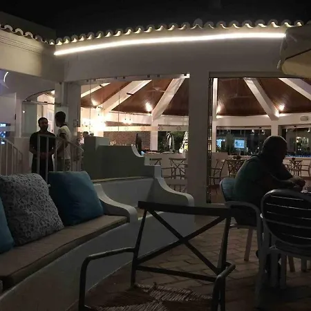 Cozy By The Pool Appartement *