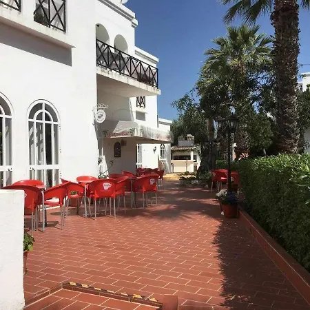Cozy By The Pool Appartement